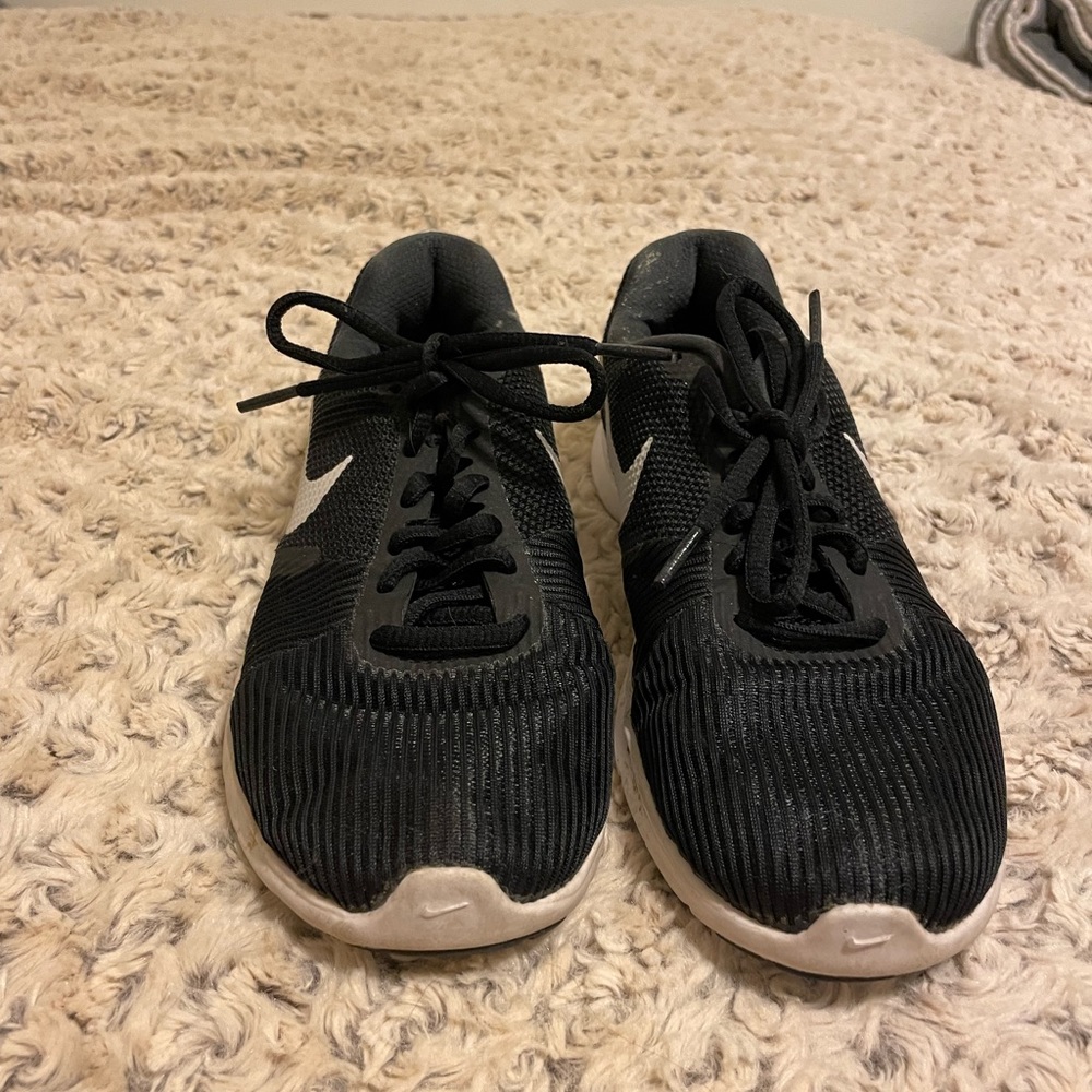 Size 7.5 Black & White Nike Shoes